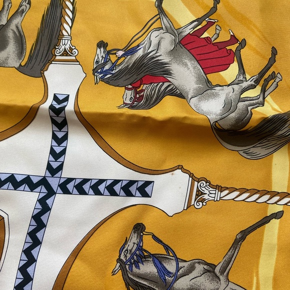 VINTAGE HERMÈS SCARF - Picture 3 of 5